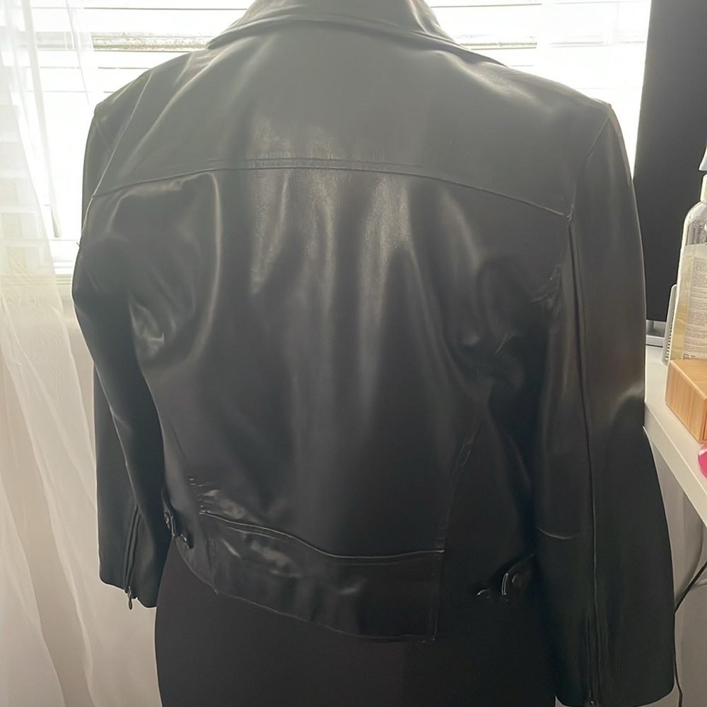 Women’s Jacket - Picture 4 of 11
